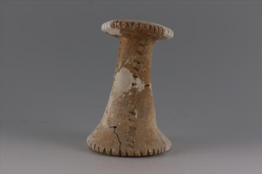 新石器时代大溪文化弧顶戳印纹红陶支座