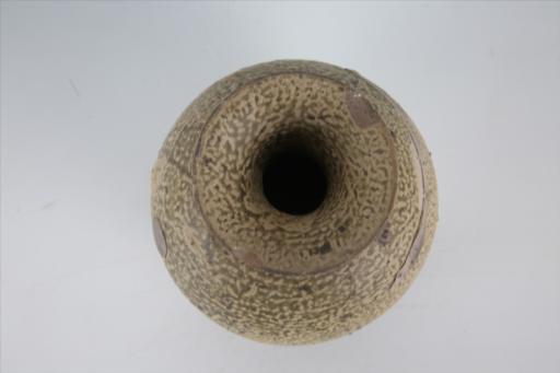 唐碟口束颈圆鼓腹平底褐釉陶壶