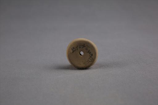 商算珠形中穿夹砂黄褐陶纺轮