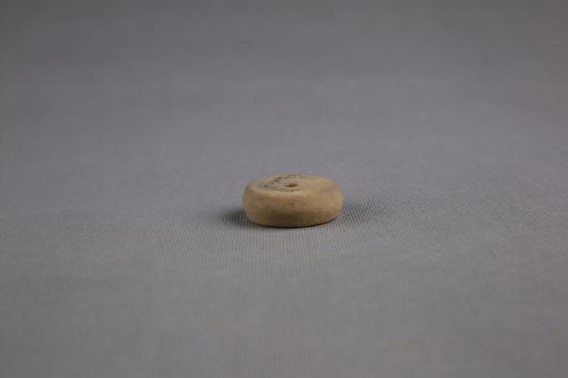 商算珠形中穿夹砂黄褐陶纺轮