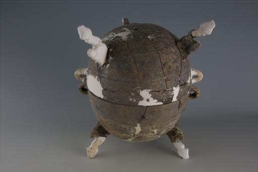 战国时期椭圆形子母敛口对称环纽变异鹿状纽足泥质褐陶敦