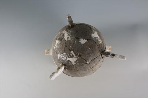 战国时期椭圆形子母敛口对称环纽变异鹿状纽足泥质褐陶敦