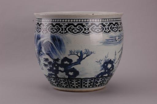 清嘉庆青花人物图瓷缸