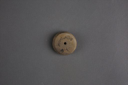 商算珠形中穿夹砂灰褐陶纺轮