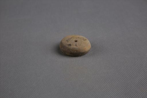 商算珠形中穿夹砂灰褐陶纺轮