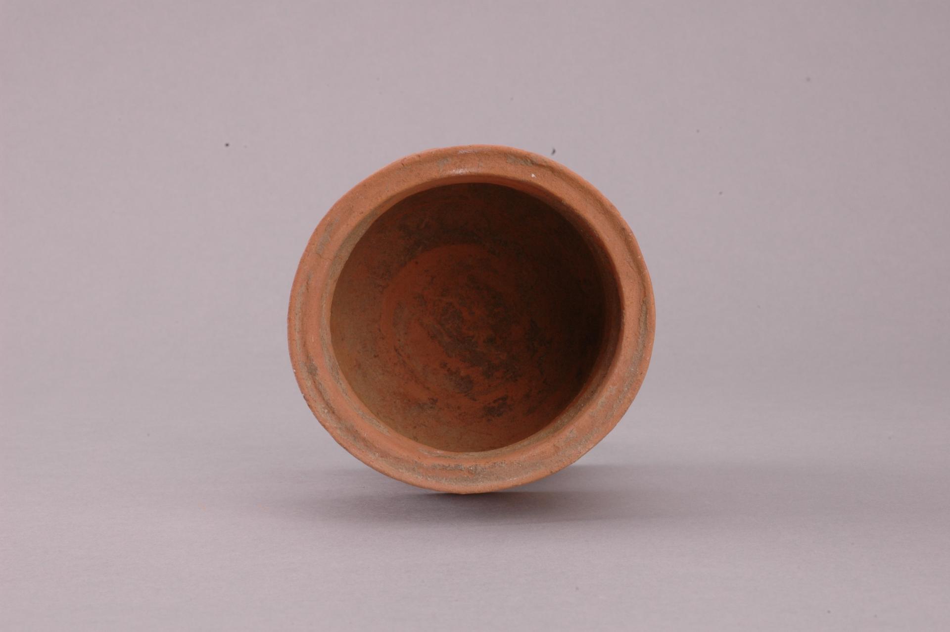 新石器时代屈家岭文化斜直腹高圈足凹弦纹夹砂红陶杯