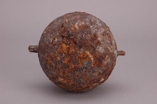 汉鼓腹环耳圜底铁鍪