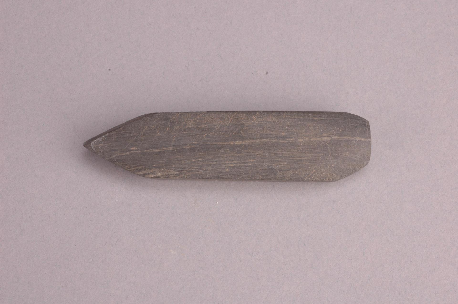 新石器时代屈家岭文化平顶青灰色石凿