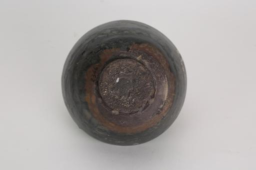 南宋侈口弧腹圈足黑釉瓷碗