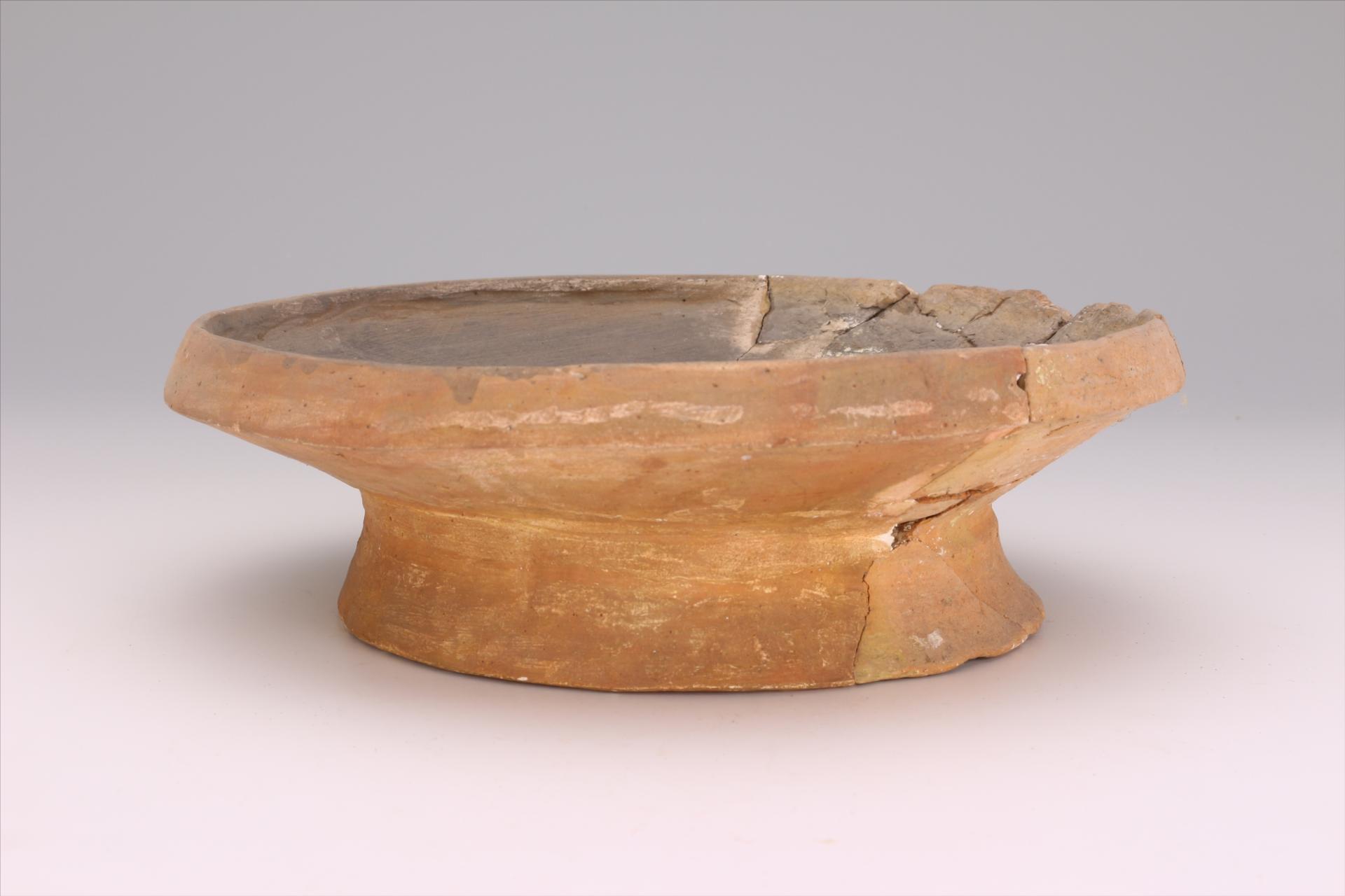 新石器时代大溪文化矮圈足戳印纹红陶盘