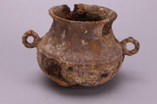 东汉环耳绳索纹铁鍪