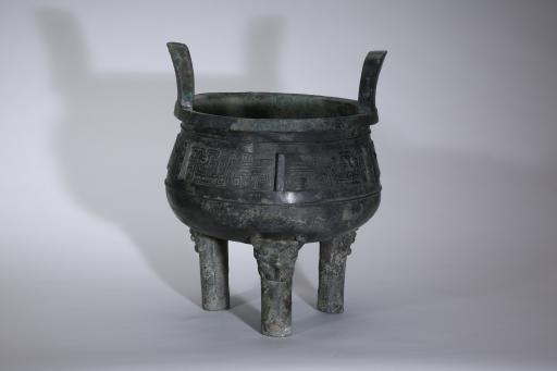 西周中期牛首柱足兽面纹铜鼎