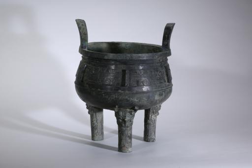 西周中期牛首柱足兽面纹铜鼎