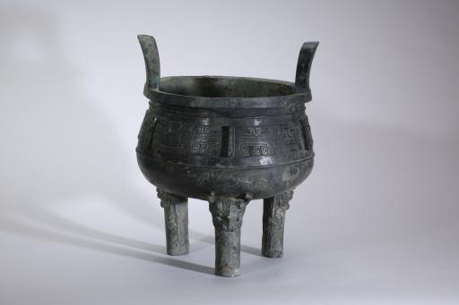 西周中期牛首柱足兽面纹铜鼎