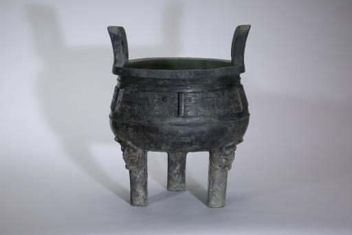 西周中期牛首柱足兽面纹铜鼎
