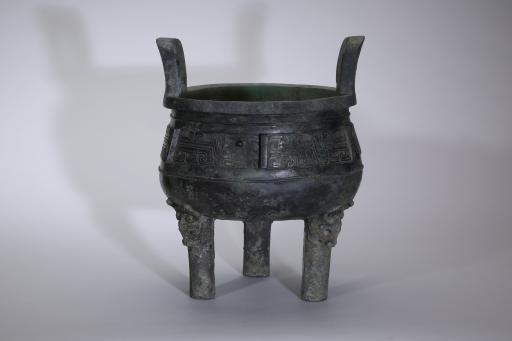 西周中期牛首柱足兽面纹铜鼎