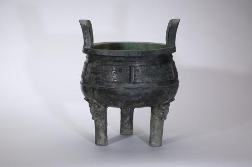 西周中期牛首柱足兽面纹铜鼎