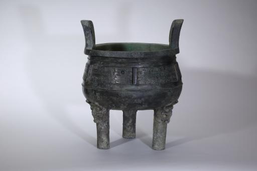 西周中期牛首柱足兽面纹铜鼎