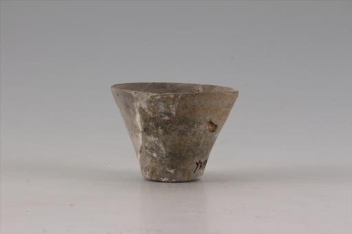 新石器时代大溪文化斜腹平底灰陶杯