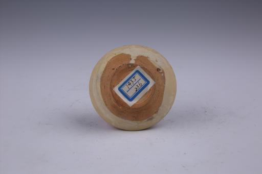 宋敞口圈足乳黄釉陶碟