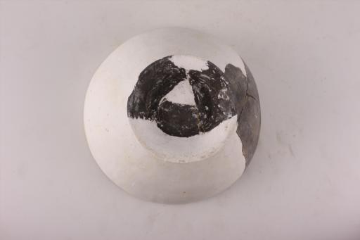 新石器时代屈家岭文化侈口弧腹圈足磨光黑陶碗