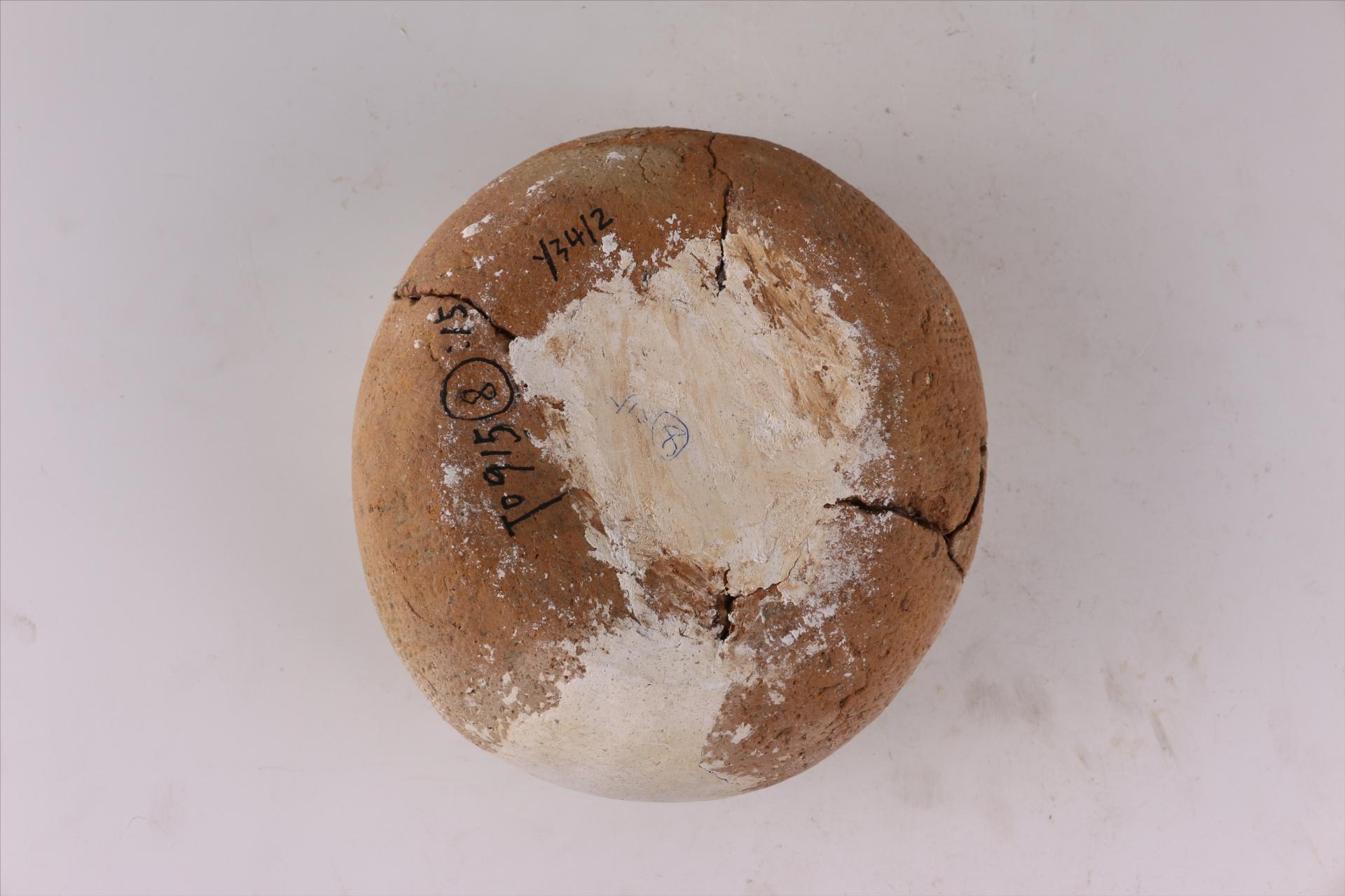 新石器时代大溪文化敛口弧腹平底夹砂红陶钵