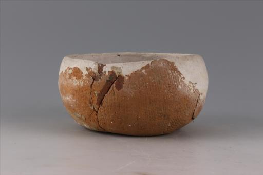 新石器时代大溪文化敛口弧腹平底夹砂红陶钵