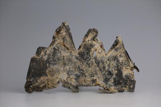 春秋时期兽形三尾包锡箔锡饰片