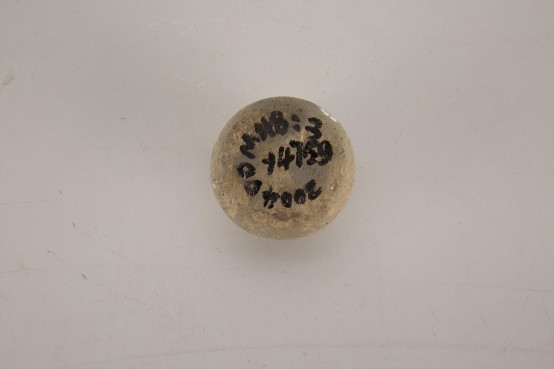 东汉敞口扁鼓腹泥质灰陶罐