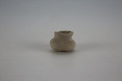 东汉敞口扁鼓腹泥质灰陶罐