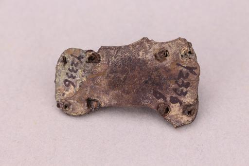 战国时期髹黑漆铜盾牌饰