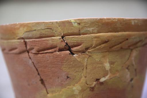 商大敞口圜底夹砂红陶缸