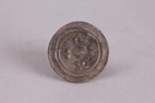 东汉桃形纹铜构件