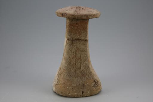 新石器时代大溪文化弧顶刻划戳印纹红陶支座