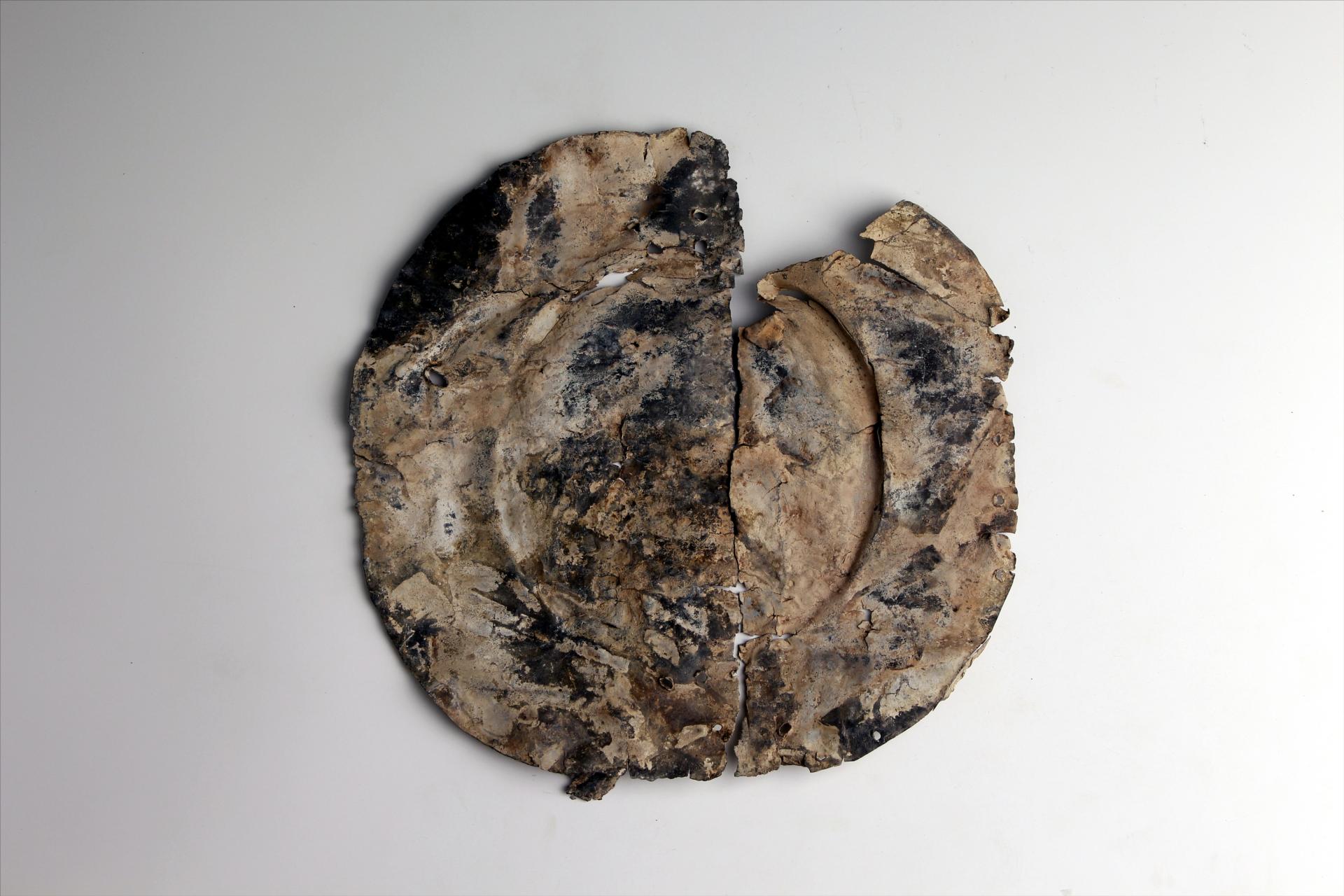 春秋时期平沿帽形锡饰片