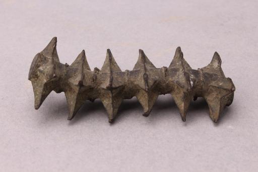 明六层塔状铜蒺藜