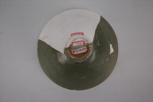 宋弧腹圈足缠枝牡丹纹青釉瓷碗