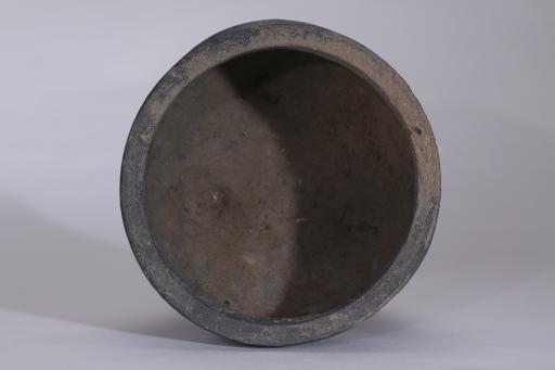 春秋时代折腹三足黑陶鬲