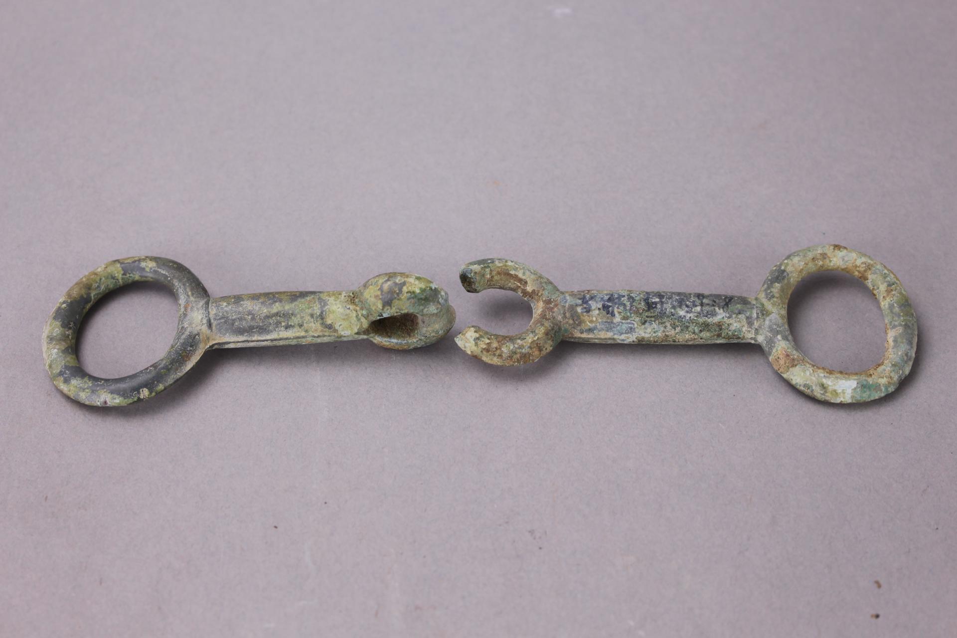 春秋晚期素面铜马衔