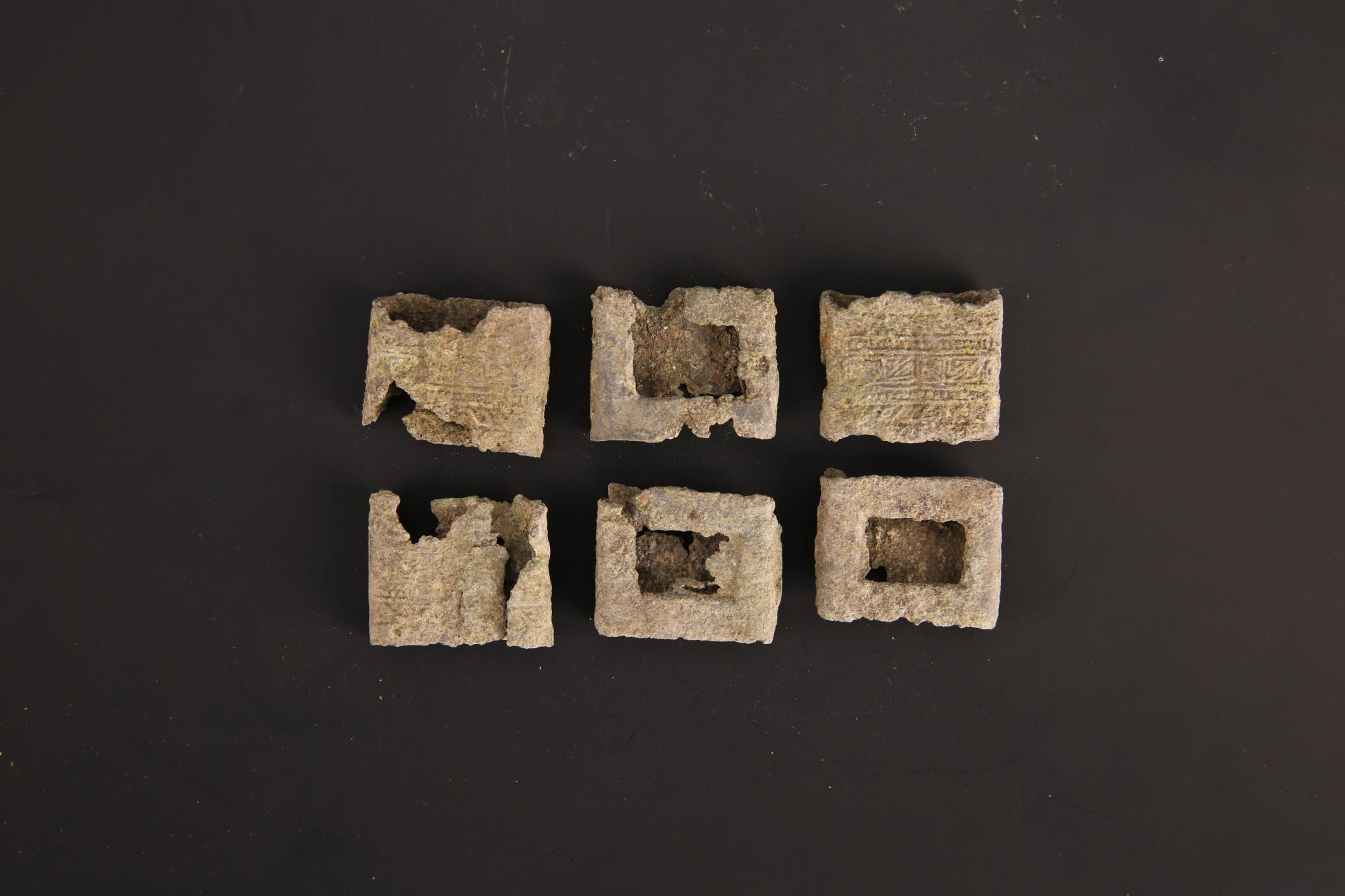 春秋晚期扁环形綯索纹铜马头饰