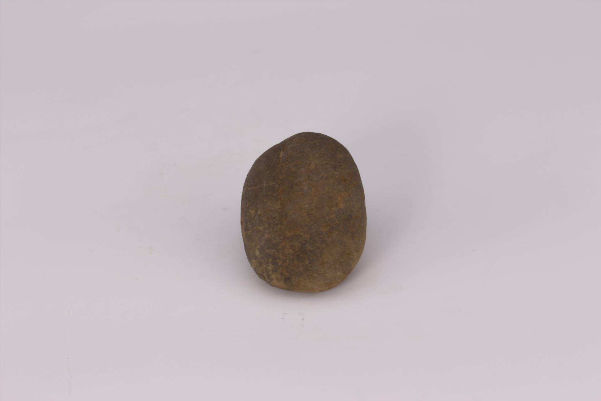 商椭圆形灰黑色石块