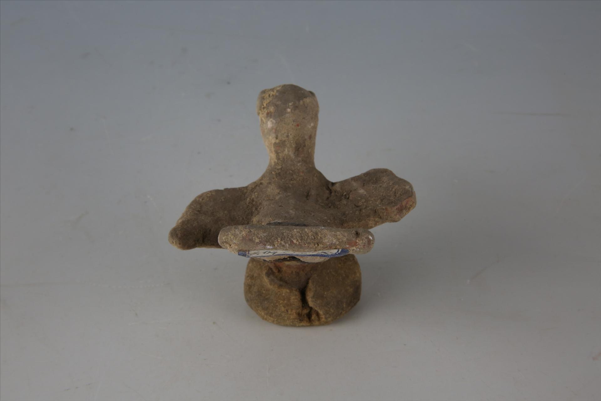 东汉双翼圆形底座泥质灰褐陶鸟