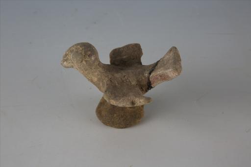 东汉双翼圆形底座泥质灰褐陶鸟