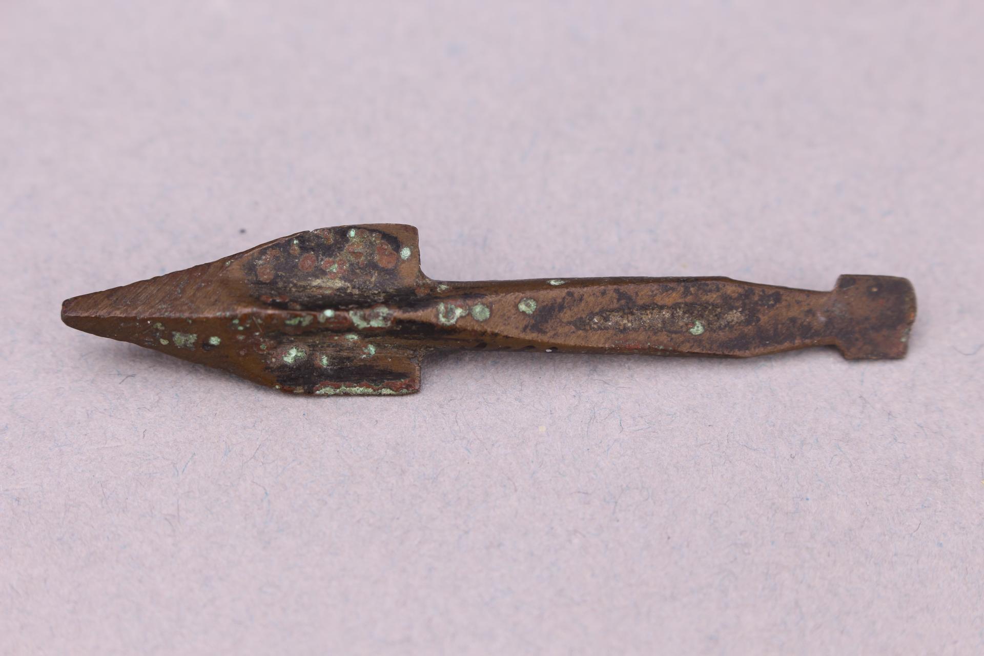 战国时期双翼隆脊铜箭镞