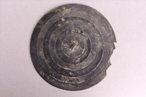 东汉拱钮铜镜