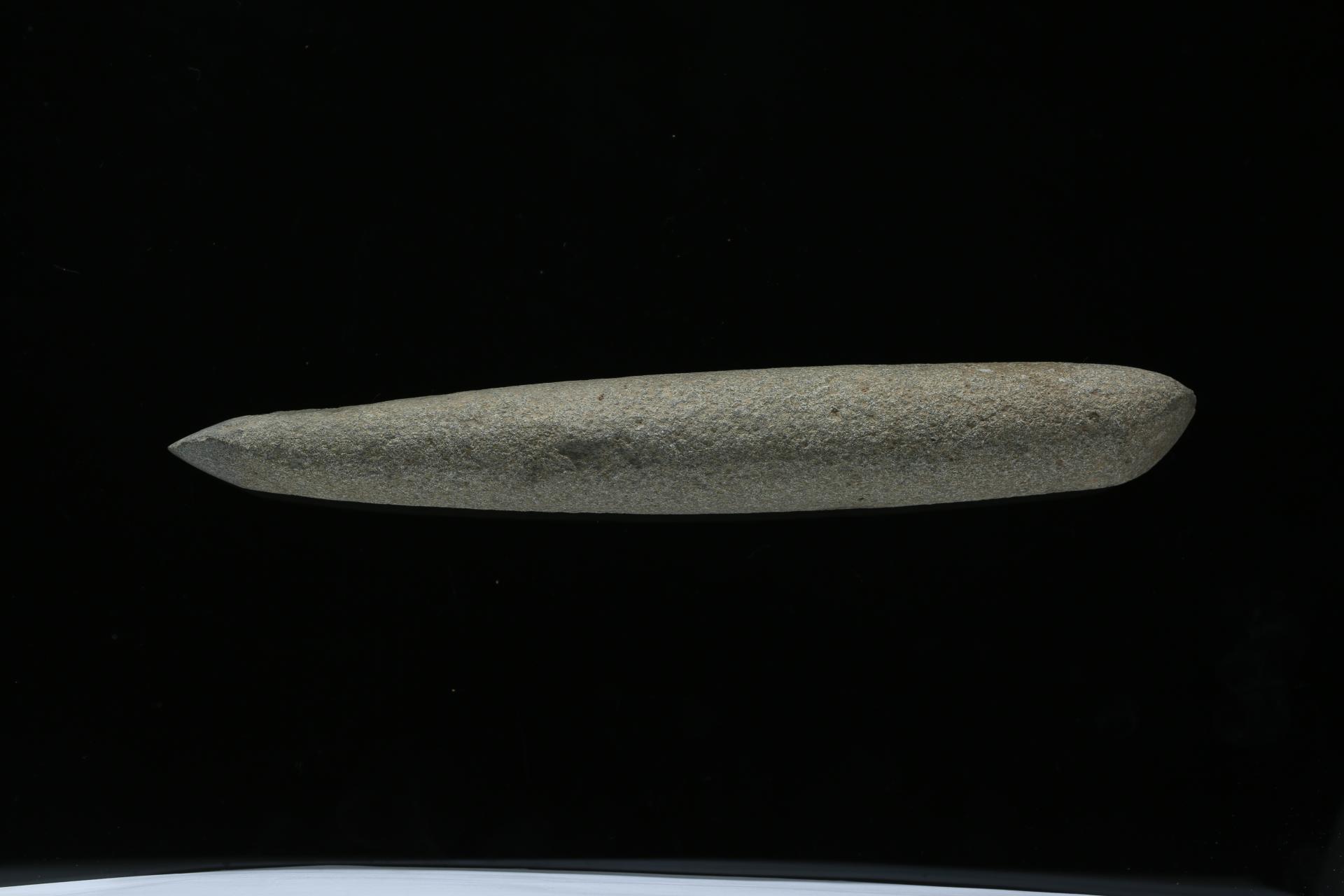 周弧顶弧刃灰色石凿