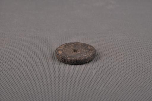 新石器时代屈家岭文化圆饼形中穿夹砂褐陶纺轮