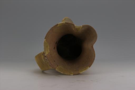 商敞口宽鋬袋足戳印纹夹砂红陶鬶
