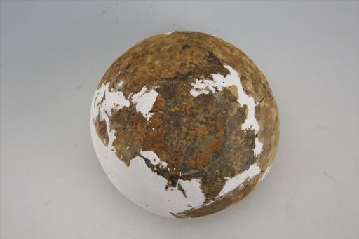 东汉敛口折肩泥质黄陶罐