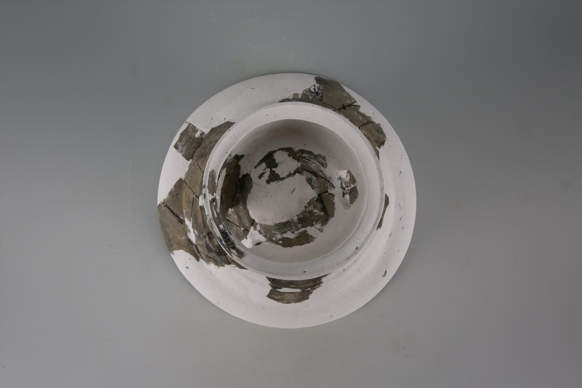 新石器时代屈家岭文化折腹镂孔高圈足灰黑陶豆